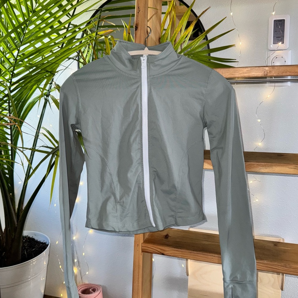 ATHLETIC ZIP UP SWEATER